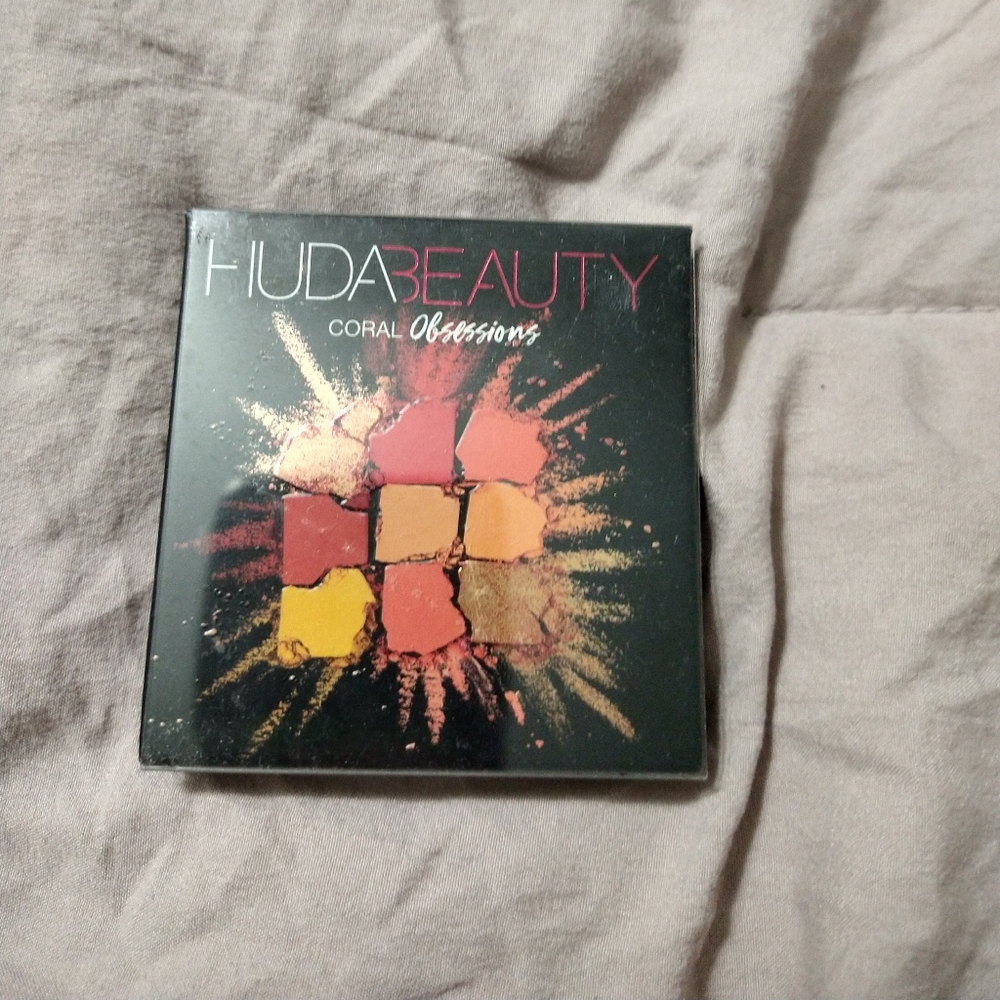 Huda Beauty Eyeshadow Palette